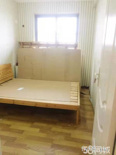 中央豪景 电梯十楼 赠送10平方 四室一卫